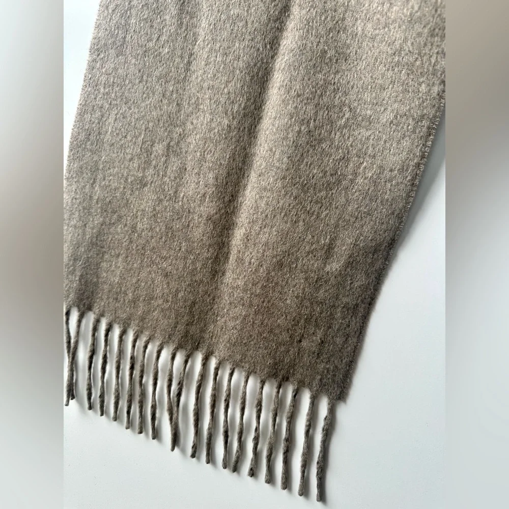 EUC 100% Cashmere Banana Republic Taupe Scarf